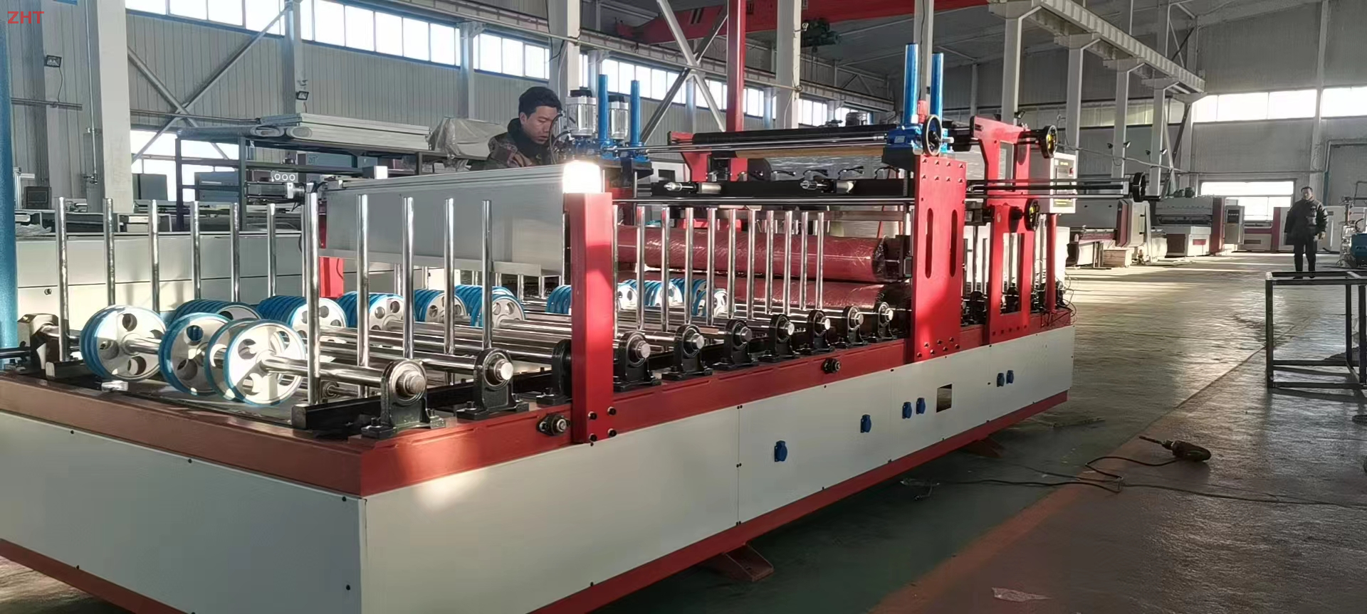 Door and window frame profile wrapping machine
